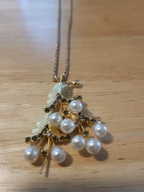 Gold Pearl Cluster Pendant Necklace - Elegant Women’s Jewelry